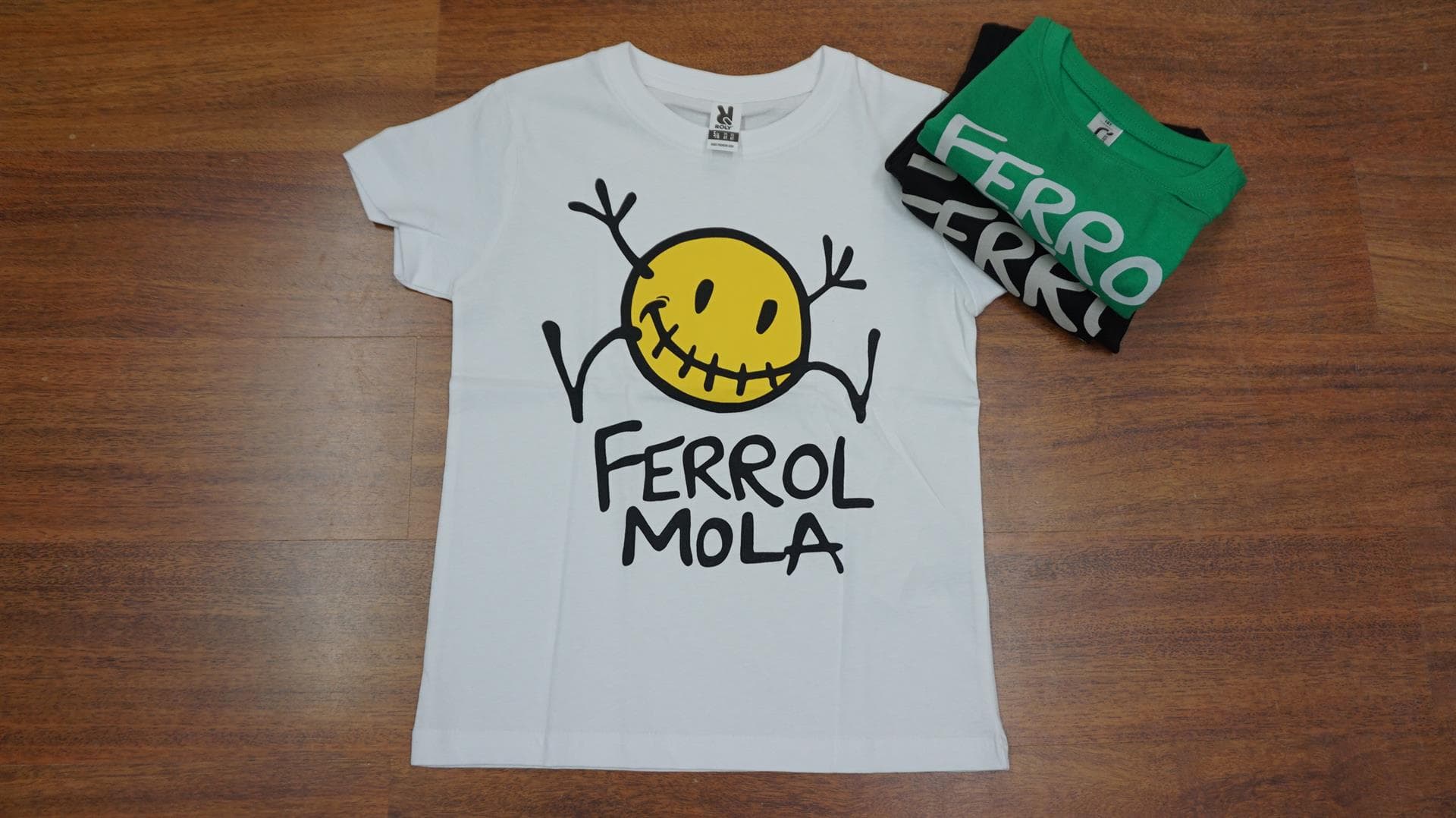 Sudaderas y camisetas de Ferrol, un imprescindible en tu armario