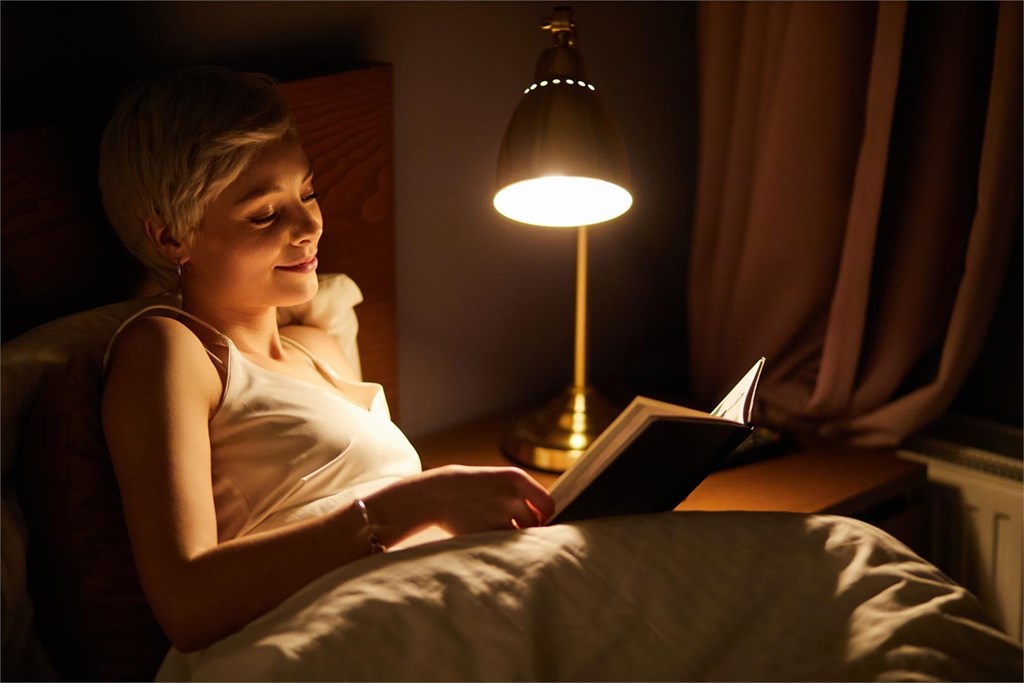 ¿Por qué es bueno leer antes de acostarse?